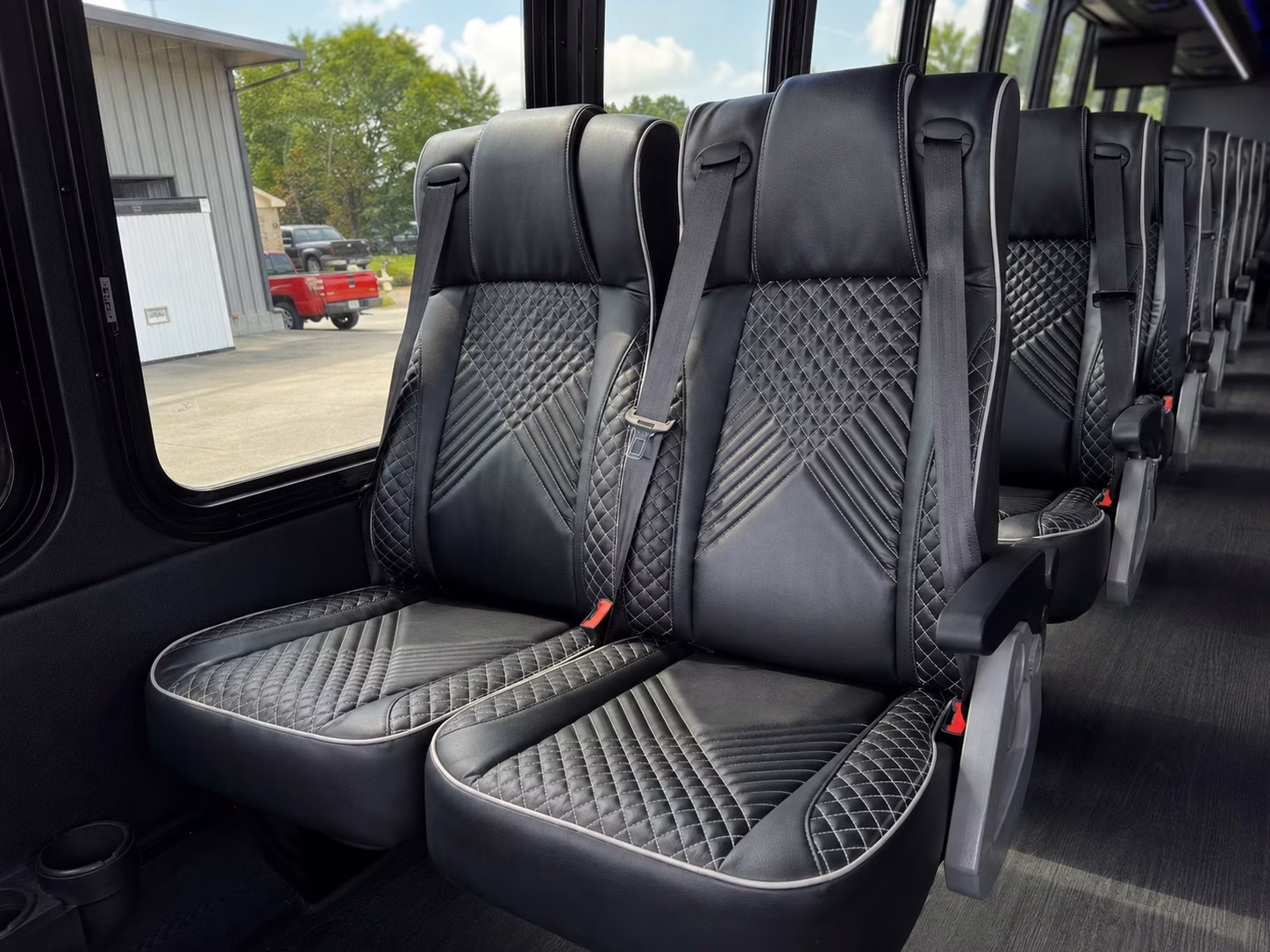 ontario wedding guest shuttles between hotels and your venue